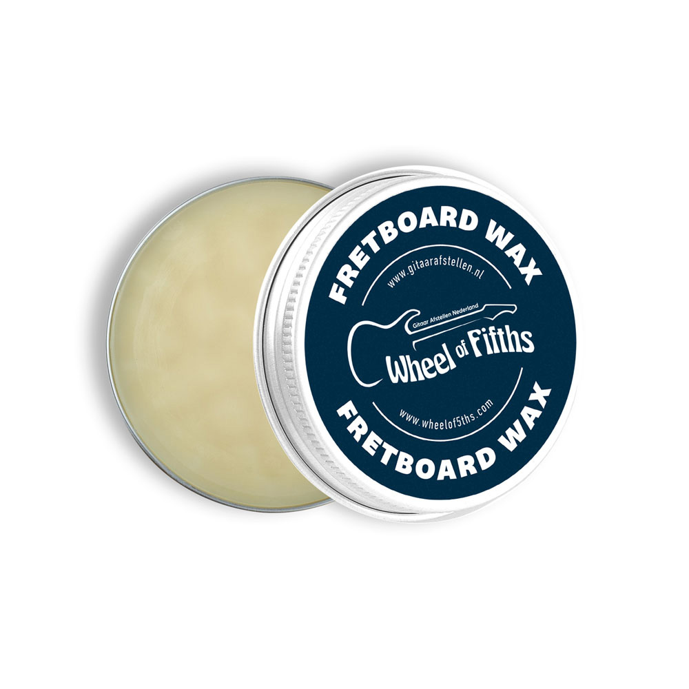 Onze luthiers maken bij elke afstelbeurt gebruik van een speciale voedende wax voor je gitaarhals – de biologische Fretboard Care Wax van Wheel of Fifths.