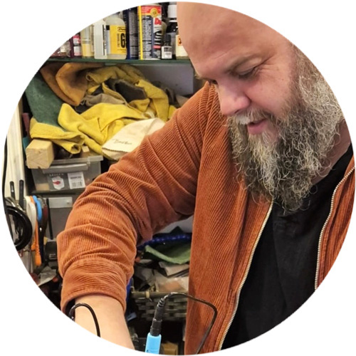 Meet Jeroen Steverink, formerly of Prinz Guitars, the luthier behind Gitaar Afstellen Amsterdam.