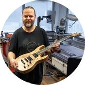 Ontmoet Robert Schotman van Schotman Guitars, de gitaarreparateur achter Gitaar Afstellen Heino – ideaal voor gitaristen uit Zwolle, Deventer, Raalte en Ommen.